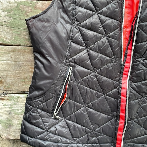 Women’s Black Quilted Neón Vest w/ Zippers and Pockets - Picture 3 of 4